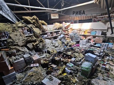  Війська РФ завдали удару по магазину в Херсоні, поранена людина. ФОТО 