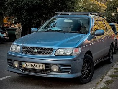 В Україні помітили рідкісний 200-сильний Nissan із 90-х (ФОТО)