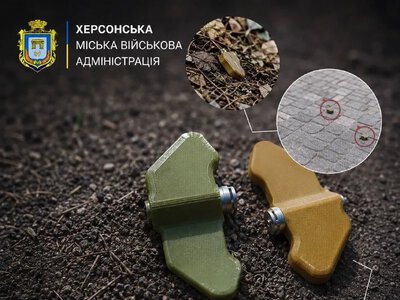 Російські військові мінують вулицю Стрітенську у Херсоні мінами “Пелюстка”