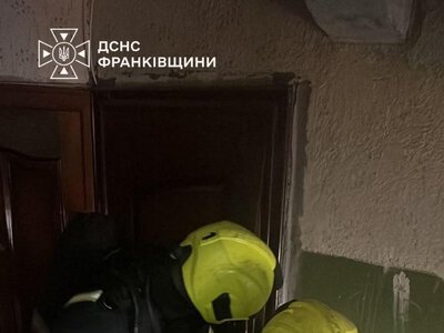 У Франківську на Довженка горіла квартира: евакуювали людей