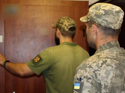 ТЦК може прийти додому і вручити повістку: що мають право робити військкоми