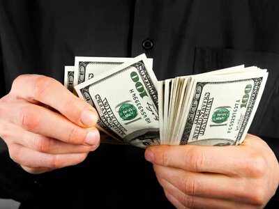 Курс долара та євро в Києві: де сьогодні найвигідніше обміняти валюту