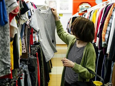Не все можна брати в секонд-хенді: які речі краще залишити на полиці