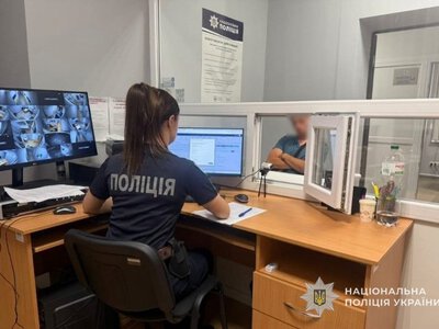Просив неповнолітню дівчину надсилати фото та відео інтимного характеру: на Сумщині повідомлено про підозру чоловікові, який через месенджер розбещував дитину