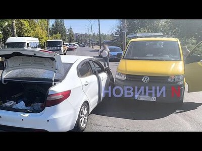 У Миколаєві «Фольксваген» виїхав на зустрічну і врізався в «Кіа»: двоє постраждалих, величезний затор