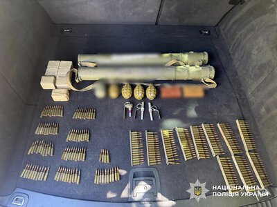 На Миколаївщині затримали двох чоловіків, які продали арсенал озброєння (ФОТО)