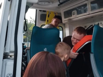 Евакуйовані з Херсона чотири години стояли в полі: Червоний Хрест показав фото