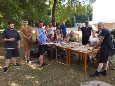 Гарячий бограч і щире спілкування: у Моршинській громаді підтримали військових на реабілітації