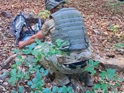  На Хустщині виявили уламки російського дрона: поліція знешкодила бойову частину БпЛА 