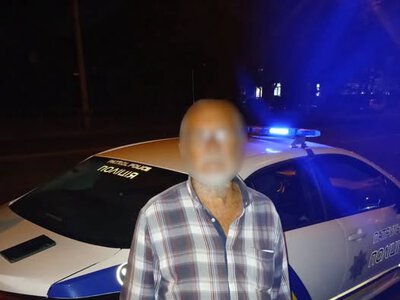 Франківські патрульні допомогли літньому чоловікові повернутися додому