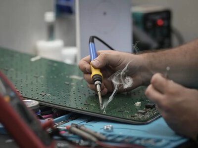 Китайська індустрія мікрочипів стрімко зростає: Huawei та CXMT демонструють проривні можливості попри санкції