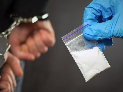 У Чернівцях чоловік зберігав особливо велику кількість кратому: справу передали до суду