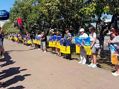 У Вараші родини Захисників вийшли на акцію за повернення військовополонених