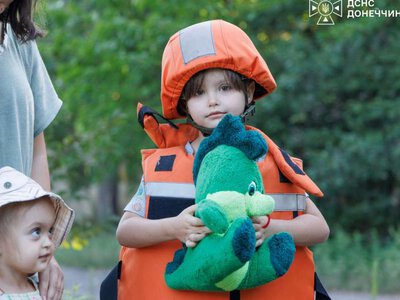 Рятувальники «ФЕНІКС» допомогли евакуюватися 15 мешканцям Донеччини
