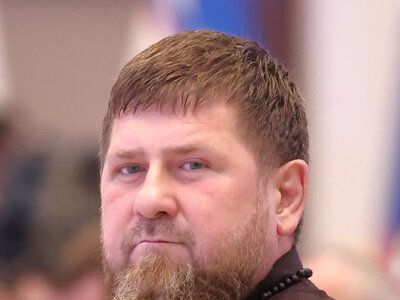 Кадиров ледве пересувається без допомоги: у мережі помітили різку зміну