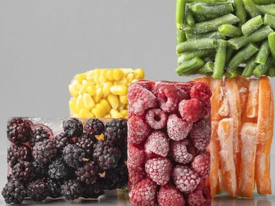 Від ягід до овочів: які сезонні продукти варто заморозити у серпні