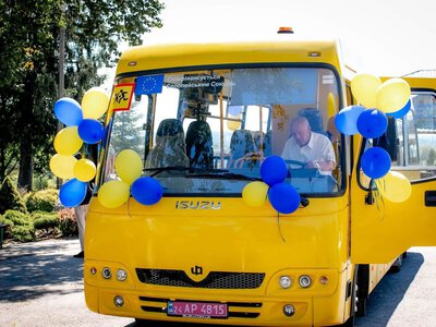 Бурштинський ліцей отримав спеціалізований автобус для підвезення учнів