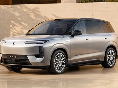 BYD представив перший великий позашляховик Denza N8 із запасом ходу 1000 км на електротязі