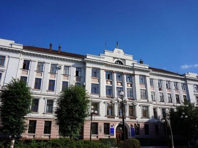У Франківську оштрафували жителя Рівненщини, який розбив скло поліцейської автівки