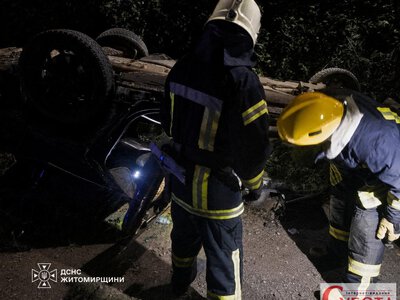 На Житомирщині перекинувся легковик: загинули водій і дитина, жінка в лікарні