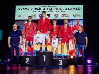 Успіх надвірнянських самбістів на Кубку України: три золота, високі нагороди та визнання Федерації