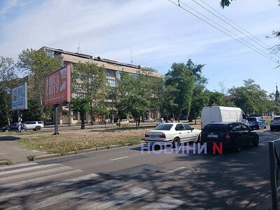 У центрі Миколаєва «Мерседес» врізався у «БМВ»