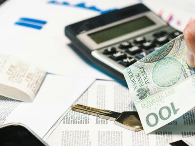 Половина людей не отримує навіть середню зарплату: українцям розповіли, що відбувається в Польщі