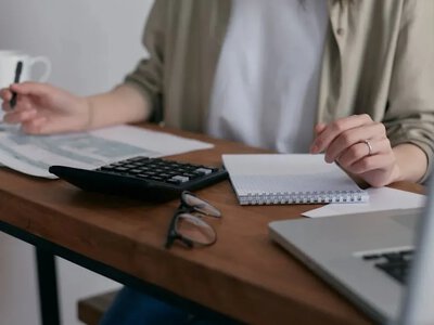 Податкова шукатиме тіньовий бізнес у TikTok та Instagram: кого перевірятимуть і штрафуватимуть 