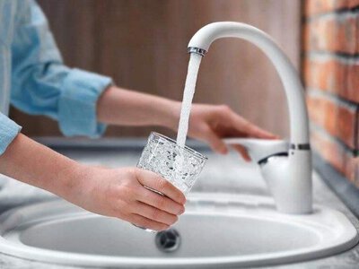 Вода дорожчає. Чому тарифи почали зростати по всій Україні та до чого готуватись