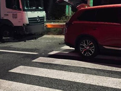 На Рівненщині поблизу АЗС вантажівка в`їхала в Mitsubishi