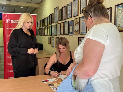 Підтримка, яка поруч: «Українська команда» та World Woman Club щомісяця допомагають ВПО, військовим і їхнім родинам