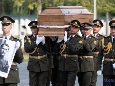  Лідера ОУН Євгена Коновальця перепоховали на меморіальному кладовищі 