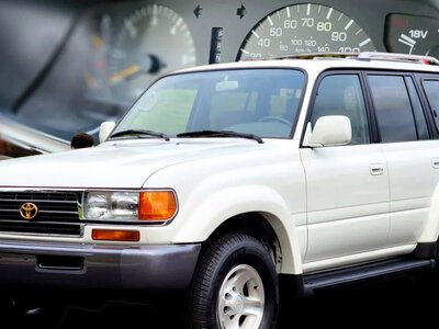 Майже новий Toyota Land Cruiser 1997 року з 4,5-літровим V6 виставили на аукціон (ФОТО)