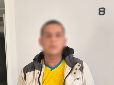 У Каневі біля розважального закладу чоловік ударив опонента ножем у живіт