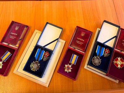 Родинам вісьмох загиблих захисників передали нагороди на Рівненщині
