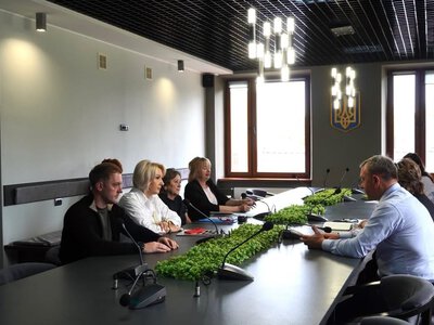 В Ужгороді взялися за стихійну торгівлю біля Зеленого ринку: продавцям можуть залишити менше місця на вулицях