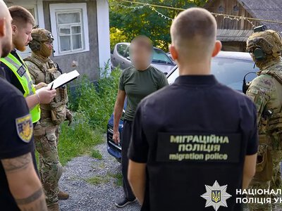 Директора мовної школи на Хмельниччині, підозрюваного у розбещенні учениць, залишили під вартою