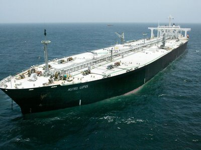 Грецький балкер атакували дрони у Чорному морі: на борту спалахнула пожежа