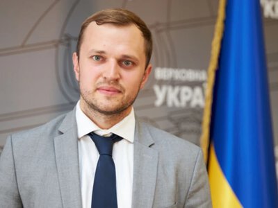 Двоє народних депутатів від «Слуги народу» склали мандати