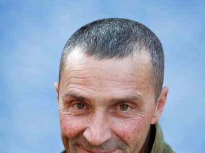 Захищав Україну на найгарячіших напрямках та пережив російський полон: Шосткинщина попрощалася із захисником Андрієм Редьком
