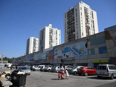 Сусіди врятували дитину, протягом тижнів зачинену без води та їжі в квартирі у Франції