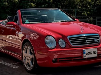 В Україні помітили рідкісний заряджений Mercedes 2000-х із V8: таких кабріолетів майже не залишилося (ФОТО)