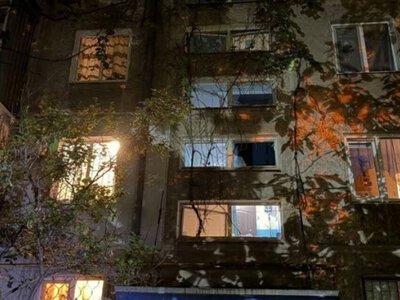 Росіяни вдарили дроном по багатоповерхівці у Запоріжжі, поранено людину