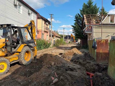 У Берегові оновлення вулиці Корятовича: триває ремонт дорожнього покриття та підземних комунікацій