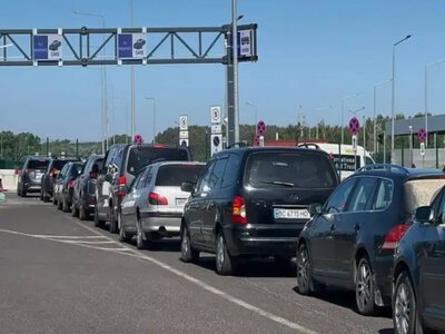 Планшети замість зайвої біганини: як модернізують митний контроль на кордоні з Польщею