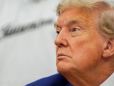 Трамп призупинив введення 50% мит на товари з Канади
