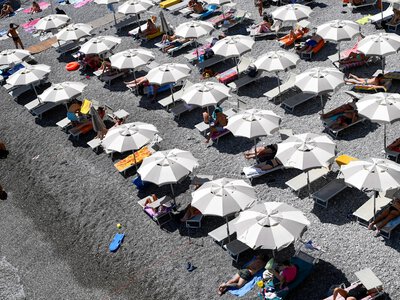 Зайняти місце рушником більше не вийде: в Італії взялися за пляжних хитрунів