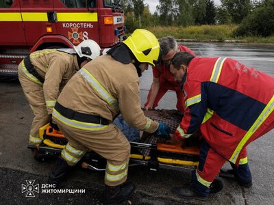 Рятувальники деблокували жінку із понівеченої автівки