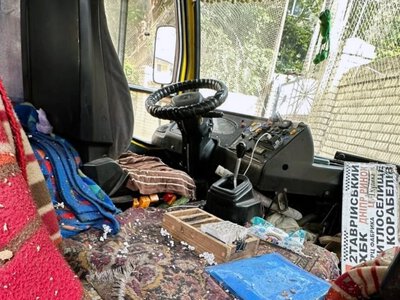  У Херсоні водій автобуса, який атакували війська РФ, самотужки довіз людей до лікарні 
