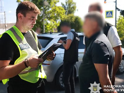 Голову громади на Хмельниччині підозрюють у вимаганні 100 тисяч гривень у підприємця